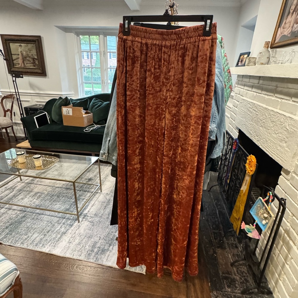 L'AGENCE Lillian Wide Leg Velvet Pants in Nubuck Brown